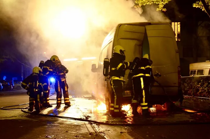 busje in brand fatimastraat