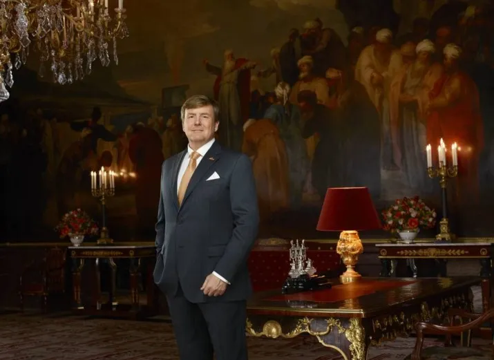 csm koning willem alexander in mozeszaal 2018 erwin olaf liggend e001251c23