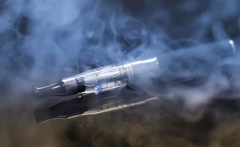 e cigarette 1881957 1920 1