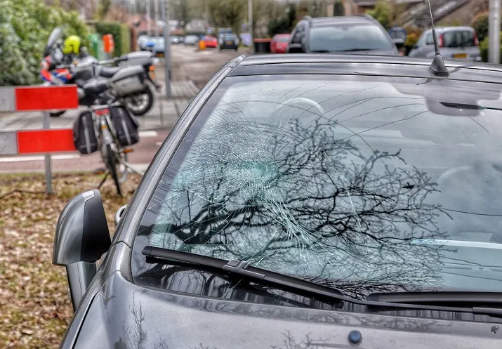 fietser aangereden door auto beeklaan