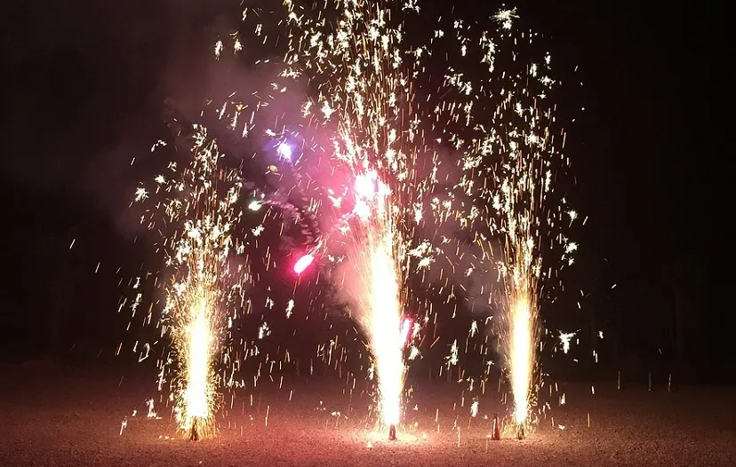 fireworks 1720197 1280