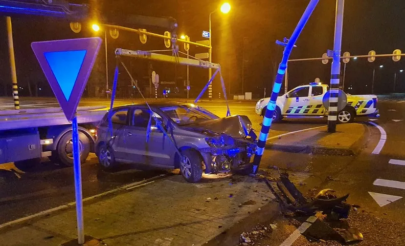 gestolen auto zwaar beschadigd