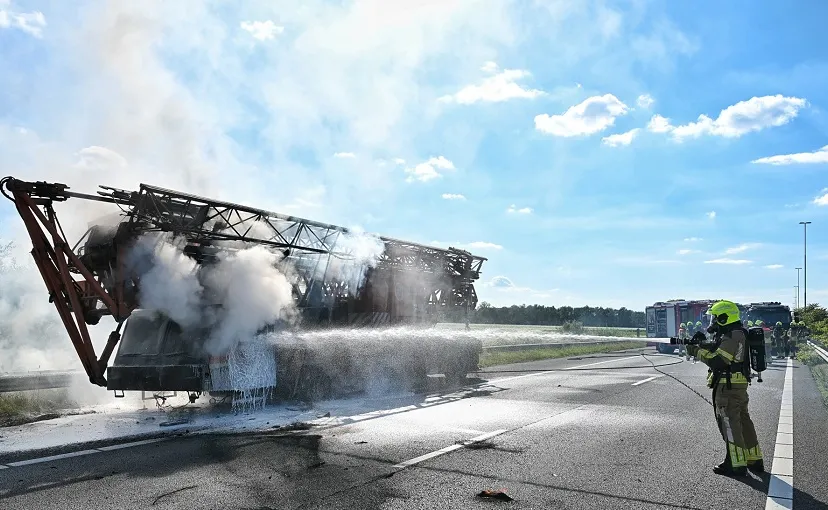 hijskraan in brand