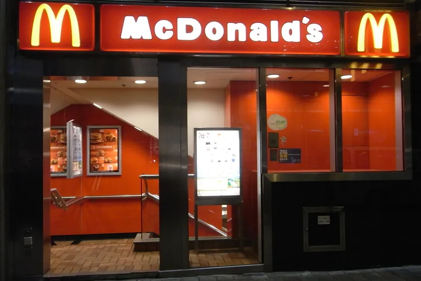 hk central night queens road mcdonalds restaurant sept 2010