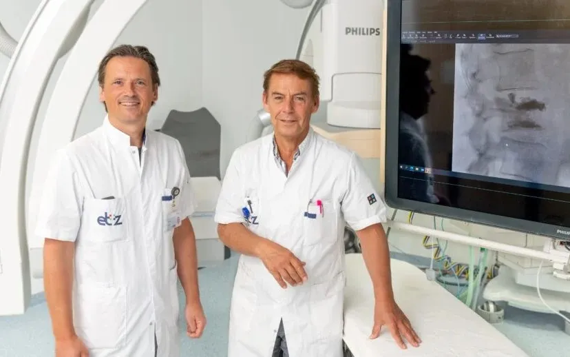 interventieradiologen etz dr alexander venmans en dr paul nm lohle vertebroplastiek 9578 003 915x518 1