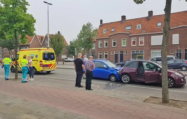 lange file door botsing ringbaan oost