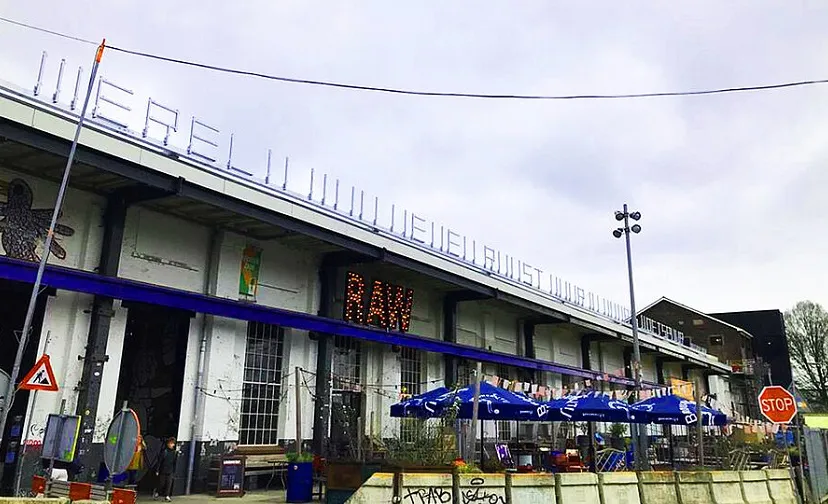 lichtkunstwerk spoorzone bij e58873335e