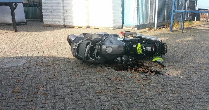 motorrijder ten val met 100 km