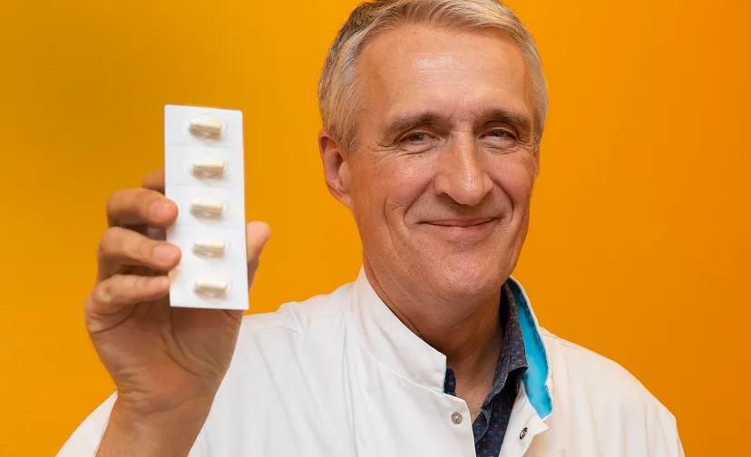 neuroloog edo arnoldus met nieuwe capsules