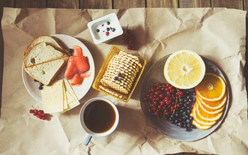 ontbijt lekker eten voor tv 915x518 1