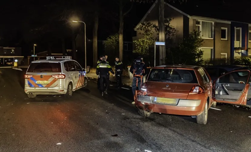 politie auto botst op auto na achtervolging