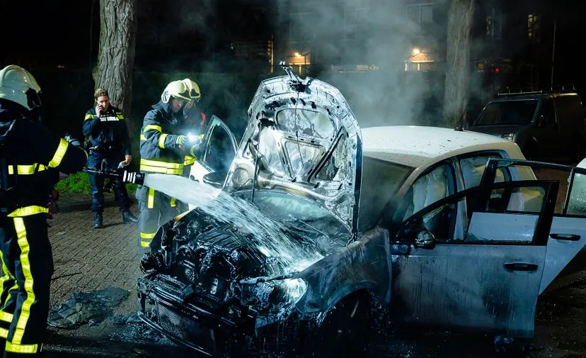 politie zoekt getuigen autobrand prof dondersstraat