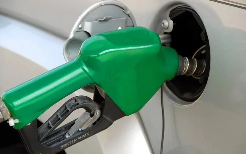 pumping gas 1631634 1280 915x518 1