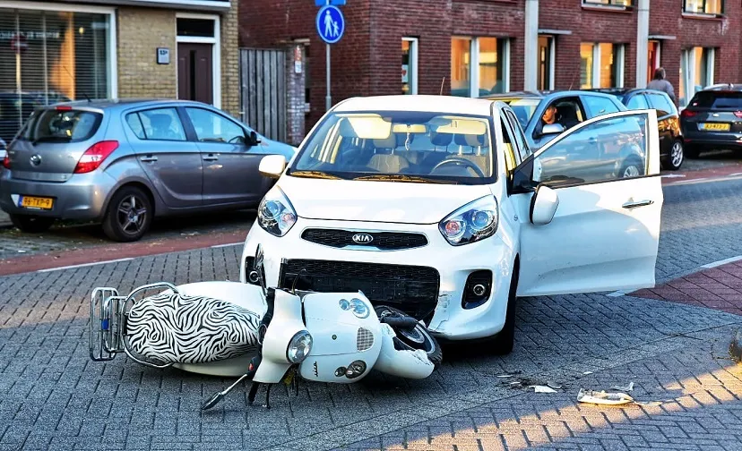 scooterrijder aangereden