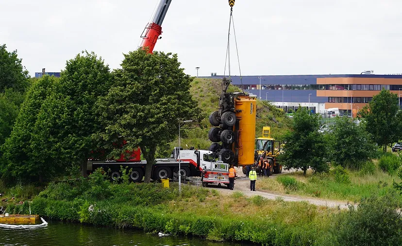 tankwagen gljdt kanaal in