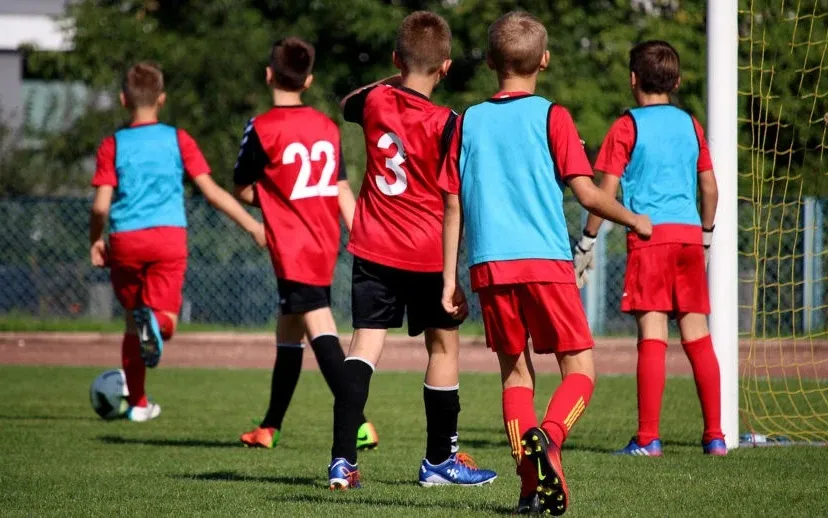 voetbal kinderen football 2853609 12801 915x518 1