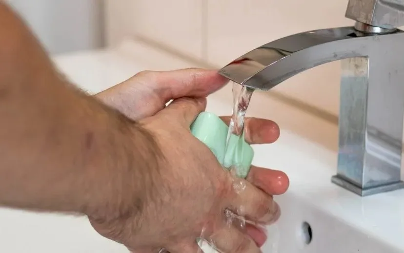 wash hands 2631777 1280 915x518