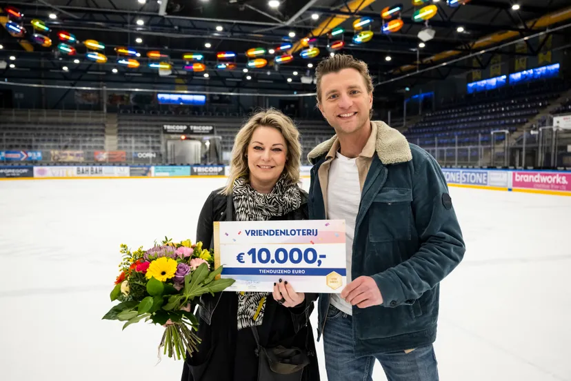 wendy uit tilburg wint 10000 bij de vriendenloterij