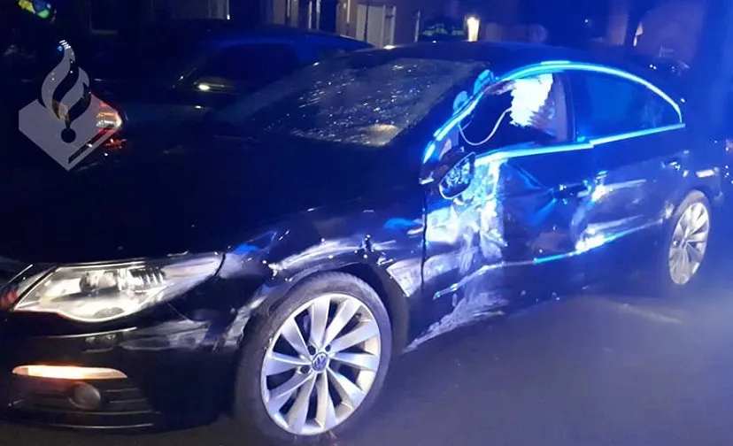 zwaar beschadigde auto