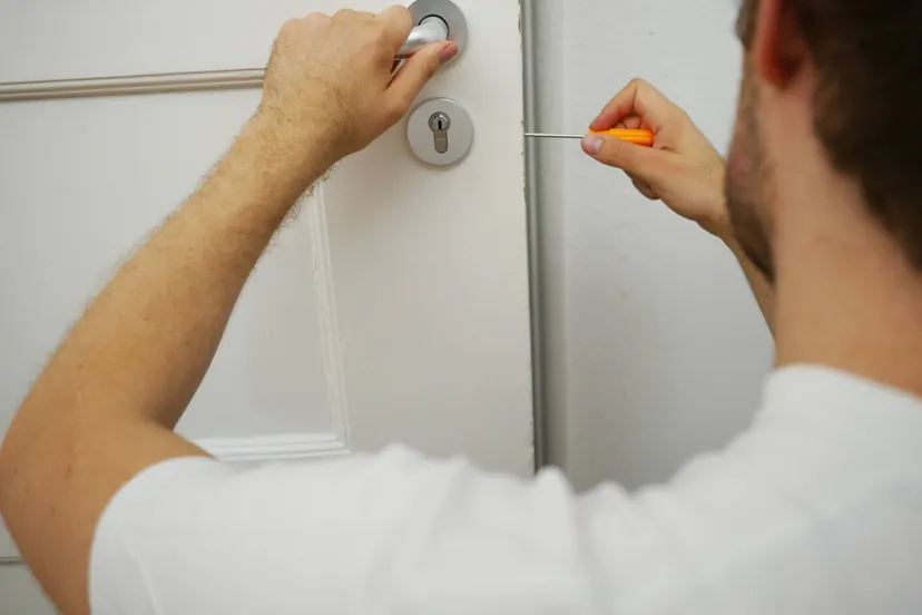 schluesseldienst-locksmith-4521067