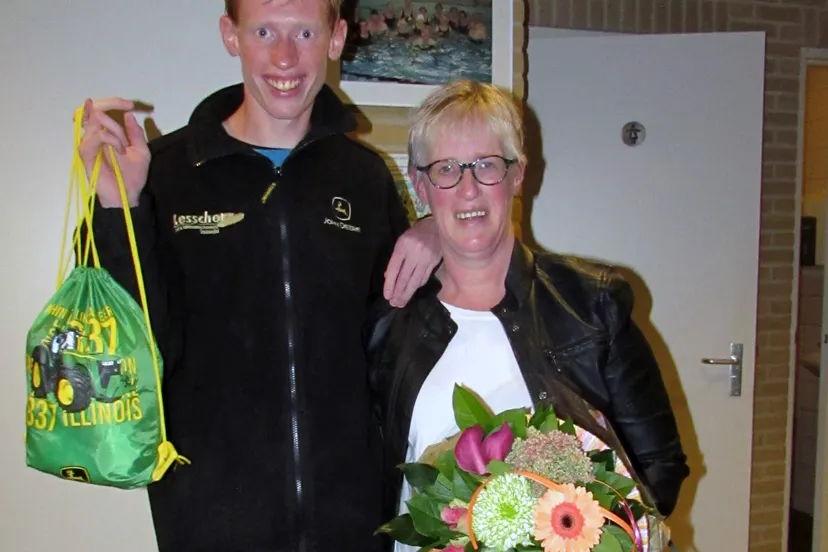 2 zwemmentubbergenjubilarissen angela