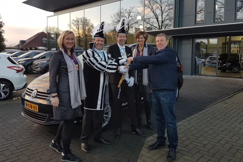 2017 0005 hoogheden cv de papsleefn nemen hofauto in ontvangst