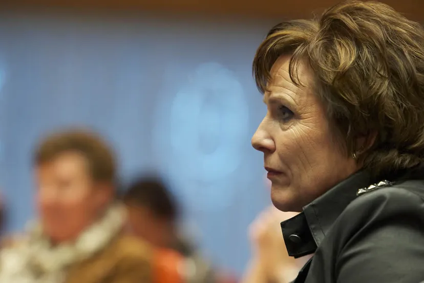 atvoyev34ndee1mk4bgldb2cz ank bijleveld dick vos