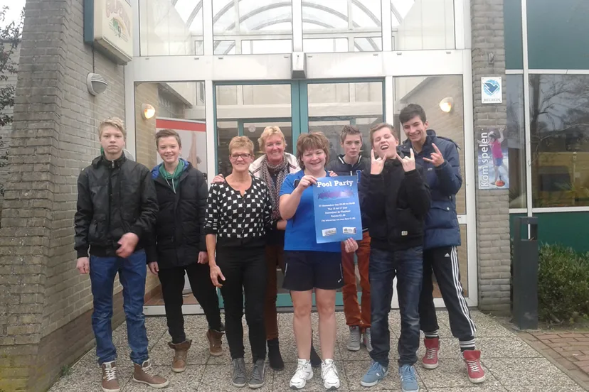 byst17vlzwbj44js961f46g9z pool party 2