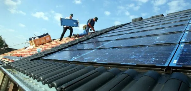 e8i57n6em2wetug6r8l3n0io7 zonnepanelen leggen