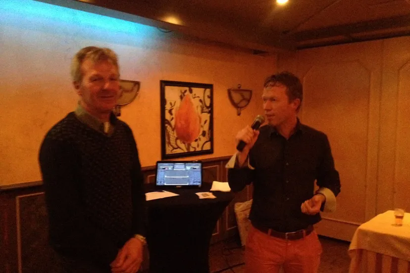 foto jan lansink met voorzitter frank de pinn