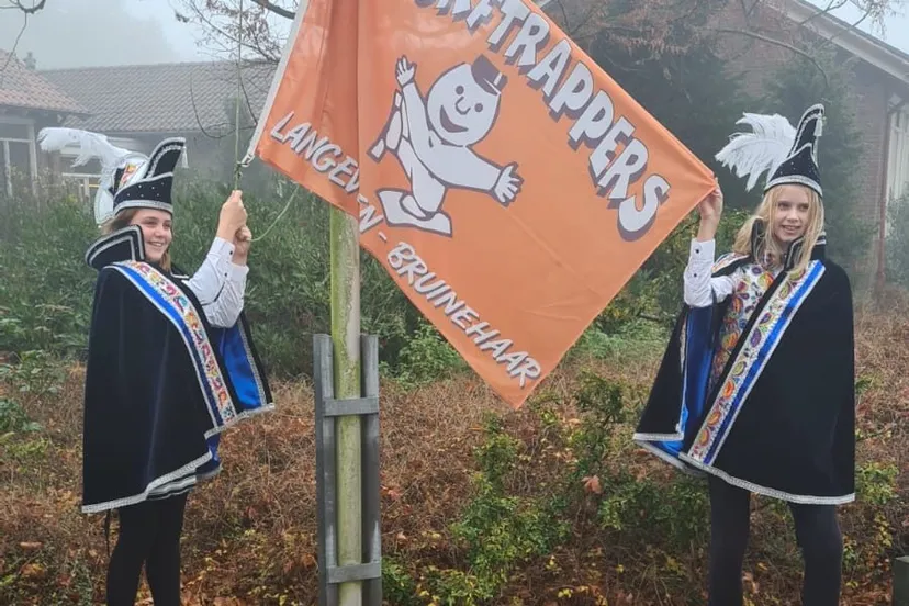 foto mariaschool vlag hijsen e1605178498563