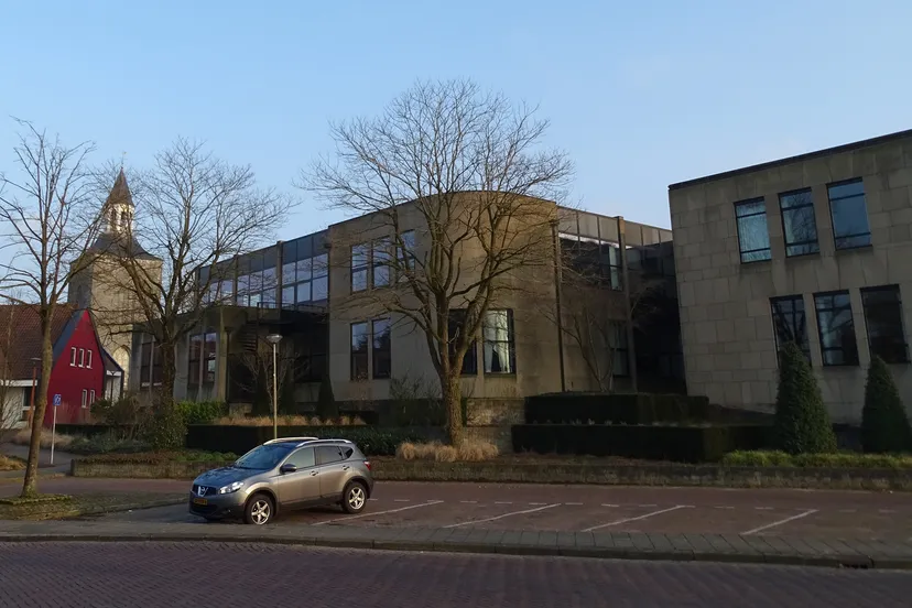 gemeentehuis zijkant 1