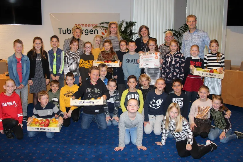 groepsfoto burgemeestersontbijt mariaschool langeveen e1573224718669