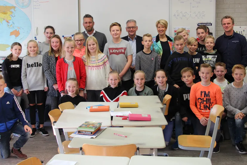 groepsfoto dag vd ondernemer groep 8 kadoes def e1542368328411