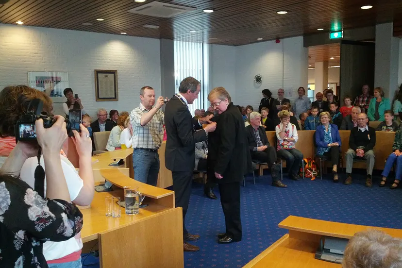 iiiznbbmwetbukihouff38cur 228357