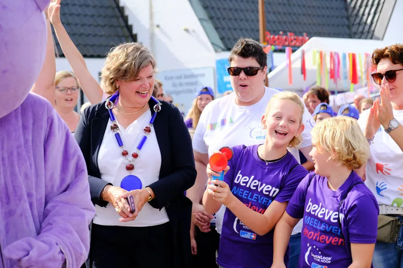 kristy en burgemeester haverkamp tijdens de samenloop voor hoop in september 2019