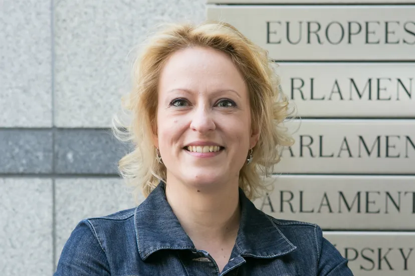 lt7ullnw07tq7ewbi3e6crk4s esther de lange