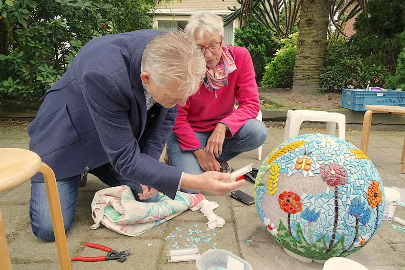 mozaieken betonbollen 1