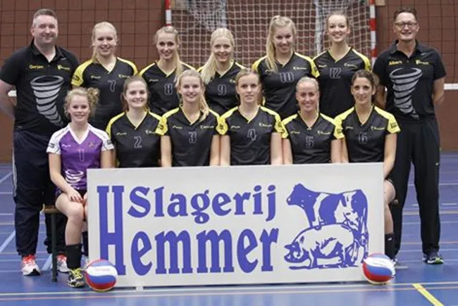 mxrkgbxk4bbxw83nw7gghl3in 141030 teamfoto ladies in black