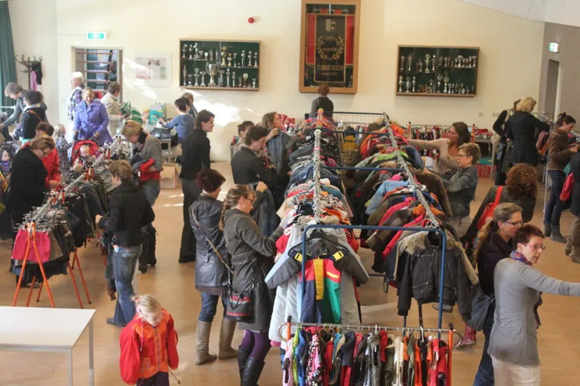 o5yo9fr7ewaa48s2ez43x2wpj fotot kledingbeurs