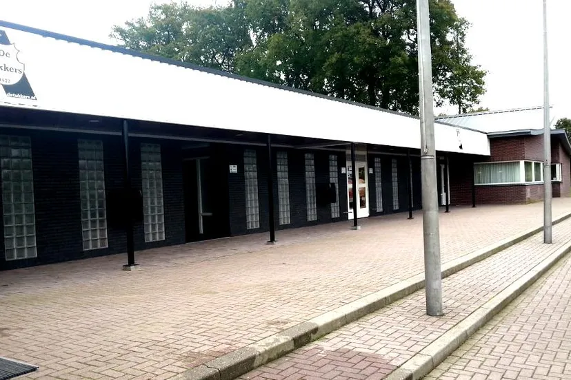 obuu9hnlh3ezoeexkditqpb8v de tukkers clubgebouw