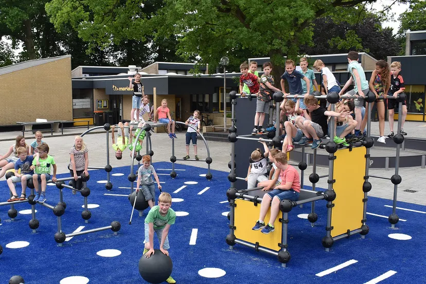 ontmoet en beweegplein reutum