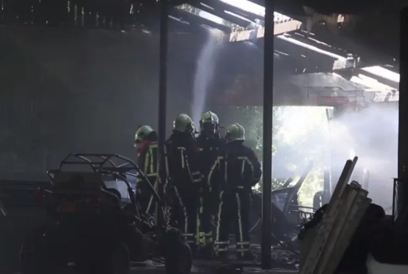 t0dp3x7bmteuruyukgpiwjgc7 zekteweg geesteren brand