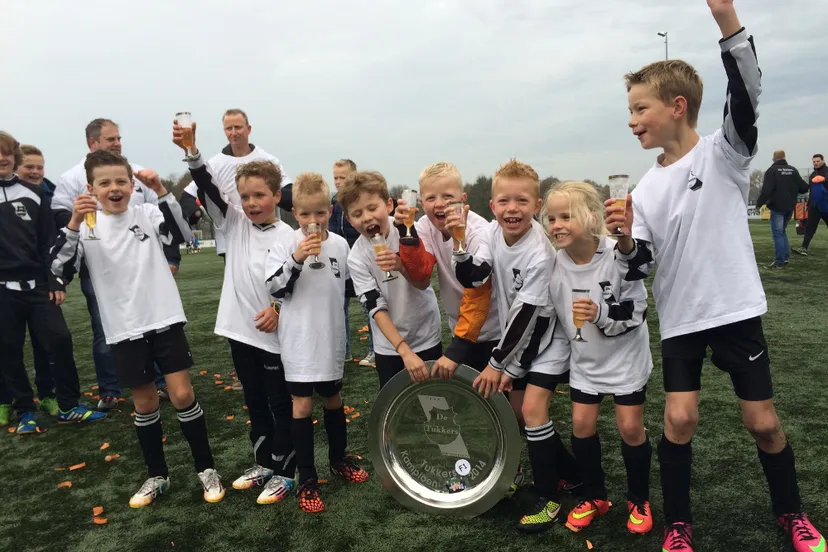 umk15m48wby87xumq3807akm2 image1