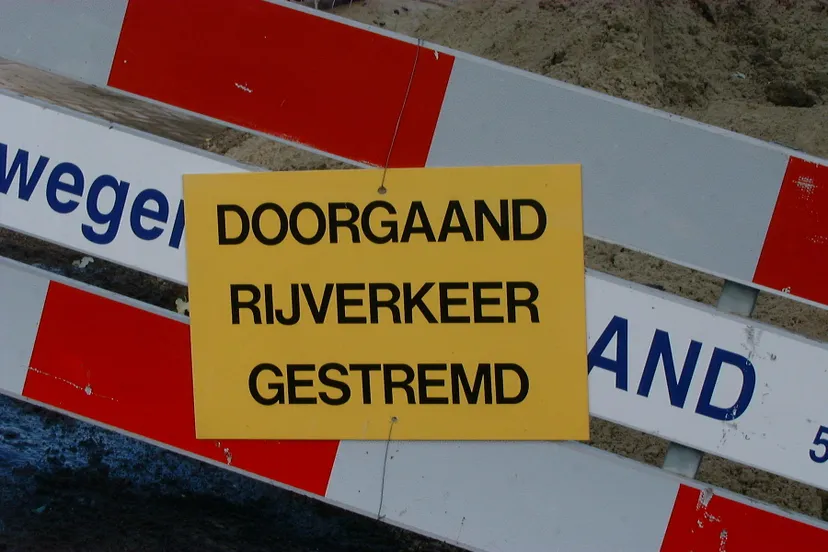 verkeersbord doorgaand rijverkeer gestremd