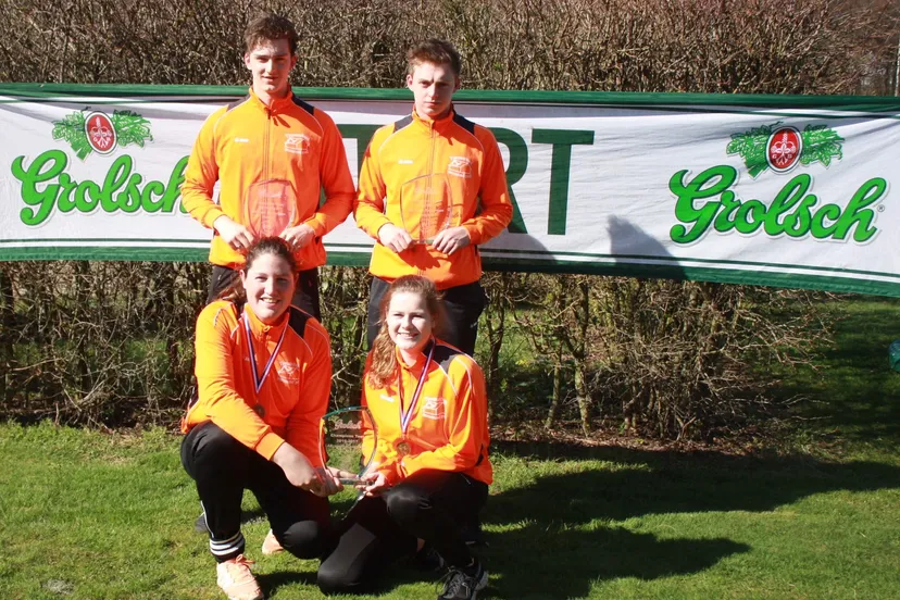 vlnr jochem en jesse wennink silke tulk suzan zieverink allround kampioenen