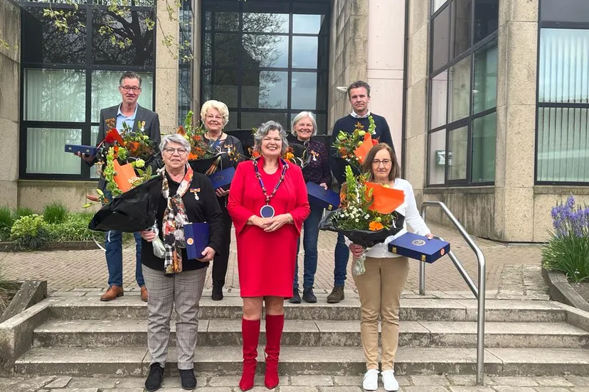 vlnr marcel grob siny levering paus truus oude breuil burgmeester wilmien haverkamp ceciel leus kienhuis michel wallerbosch cilia masselink