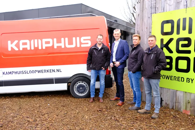 wethouder volmerink met directie kamphuis sloopwerken en asbestsanering