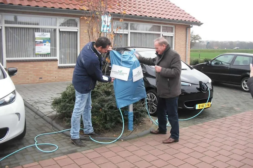 xex2kp4jpi0b0ezfh6n90ht2h oplaadpaal