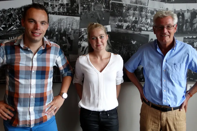 z050pcntvp5ybho9rwy1udhlo pr team foto